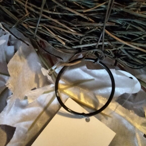 16" Artificial White And Silver Silk Leaf Door Indoor/Outdoor - Picture 4 of 6